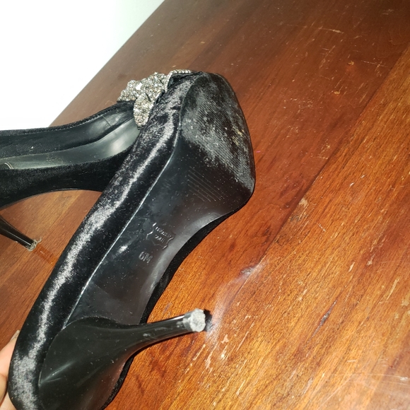WHBM Bow suede heels - Picture 3 of 7